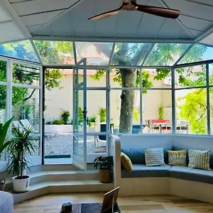 Appartement Bord De Mer, Magnifique De 150m2 Avec Jardin, Marseille